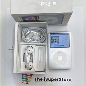Apple ipod Classic 7th Gen 160 GB Silver - Like New - New Battery - 1 YR WRNTY